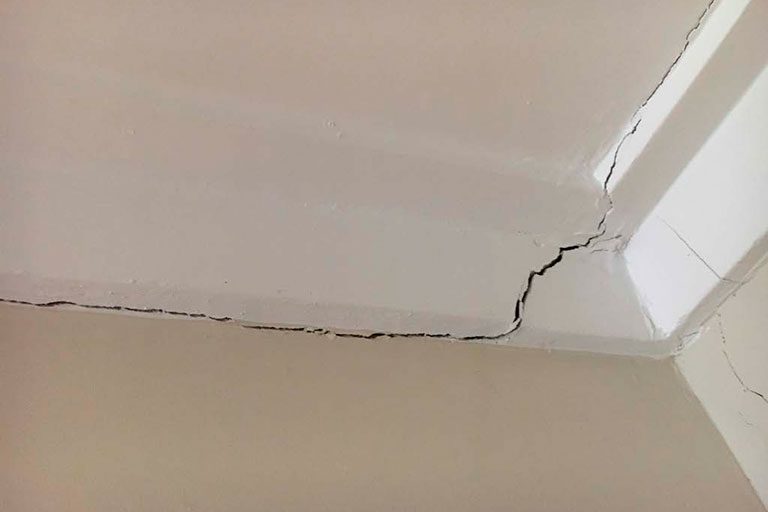 Housing Disrepair cracks wall